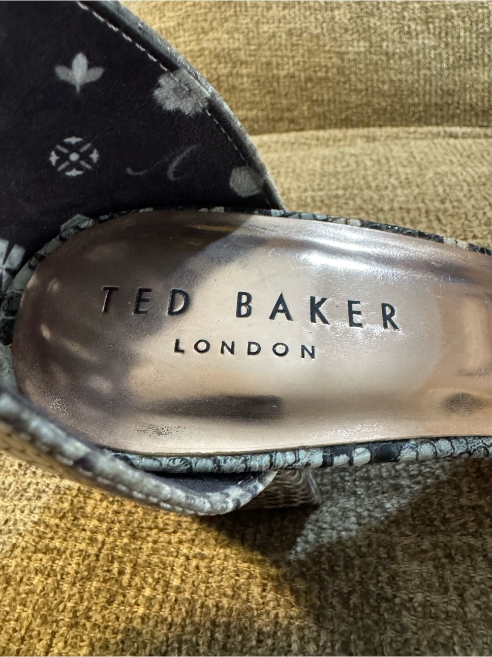 Ted Baker Black/Gray Snake Skin adjustable ankle strap block heel Size 9.5  40.5 - Picture 7 of 15